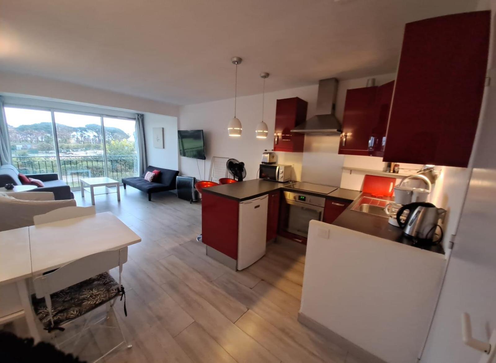 Gasyan - Golfe De St-tropez - Aves Acces Dans Avec Piscine Apartment *